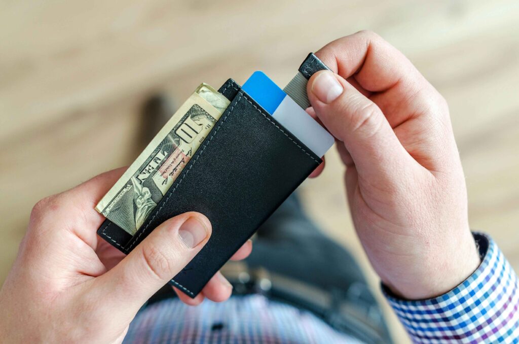smart spending habits using separate wallet to control daily expenses